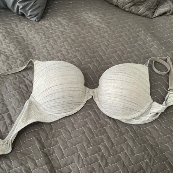 Pink bra - Picture 1 of 3